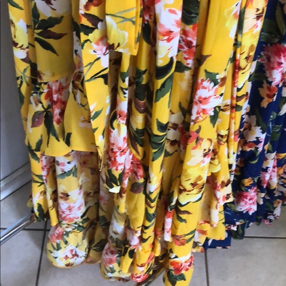 YELLOW FLORAL MAXI DRESS - Picture 9 of 11